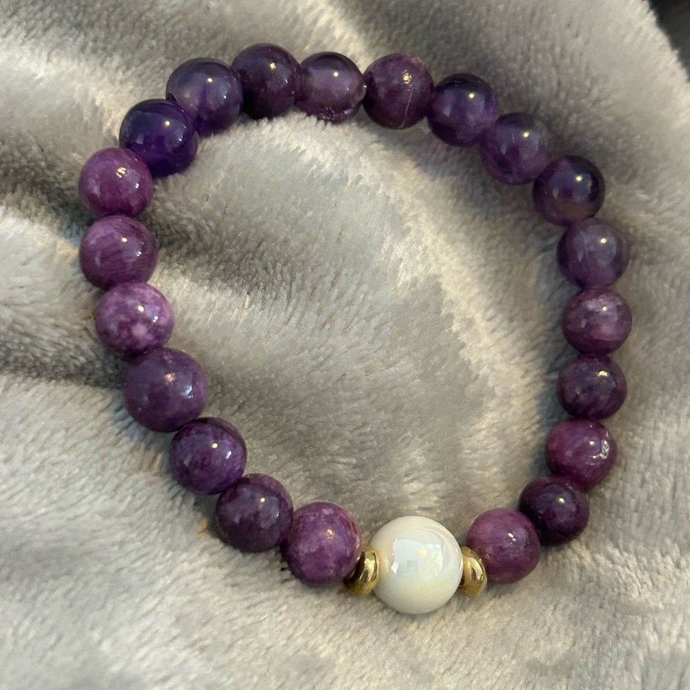 Handmade stretch bead bracelets with pearl accent bead